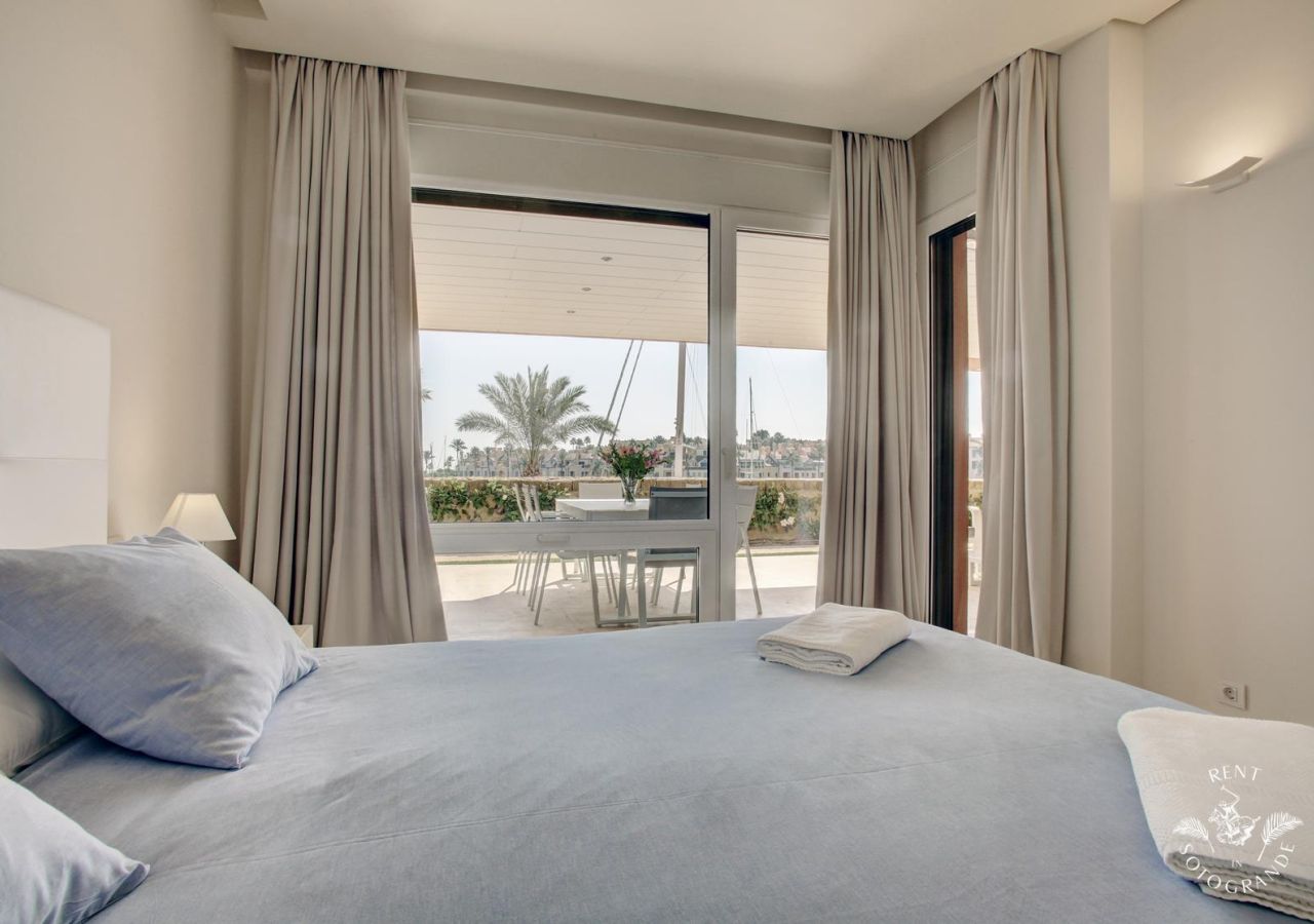 Sotogrande Holiday Rental Apartment Ref: MAR11B