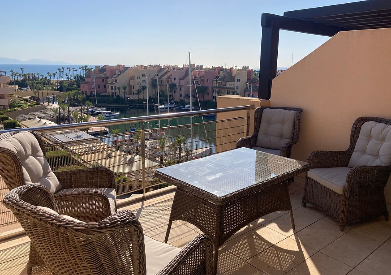 MAR105B Sotogrande Holiday Apartment to Rent