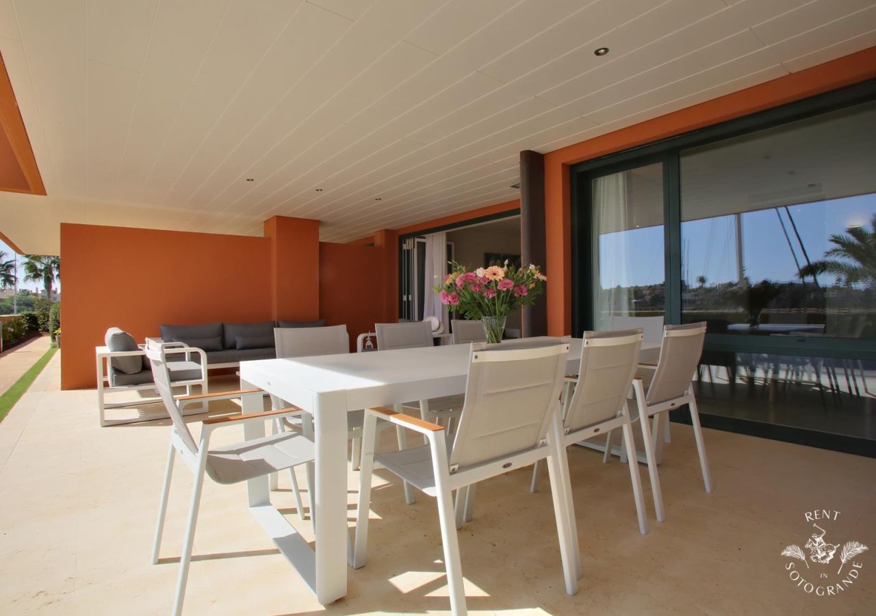 Sotogrande Holiday Rental Apartment Ref: MAR11B