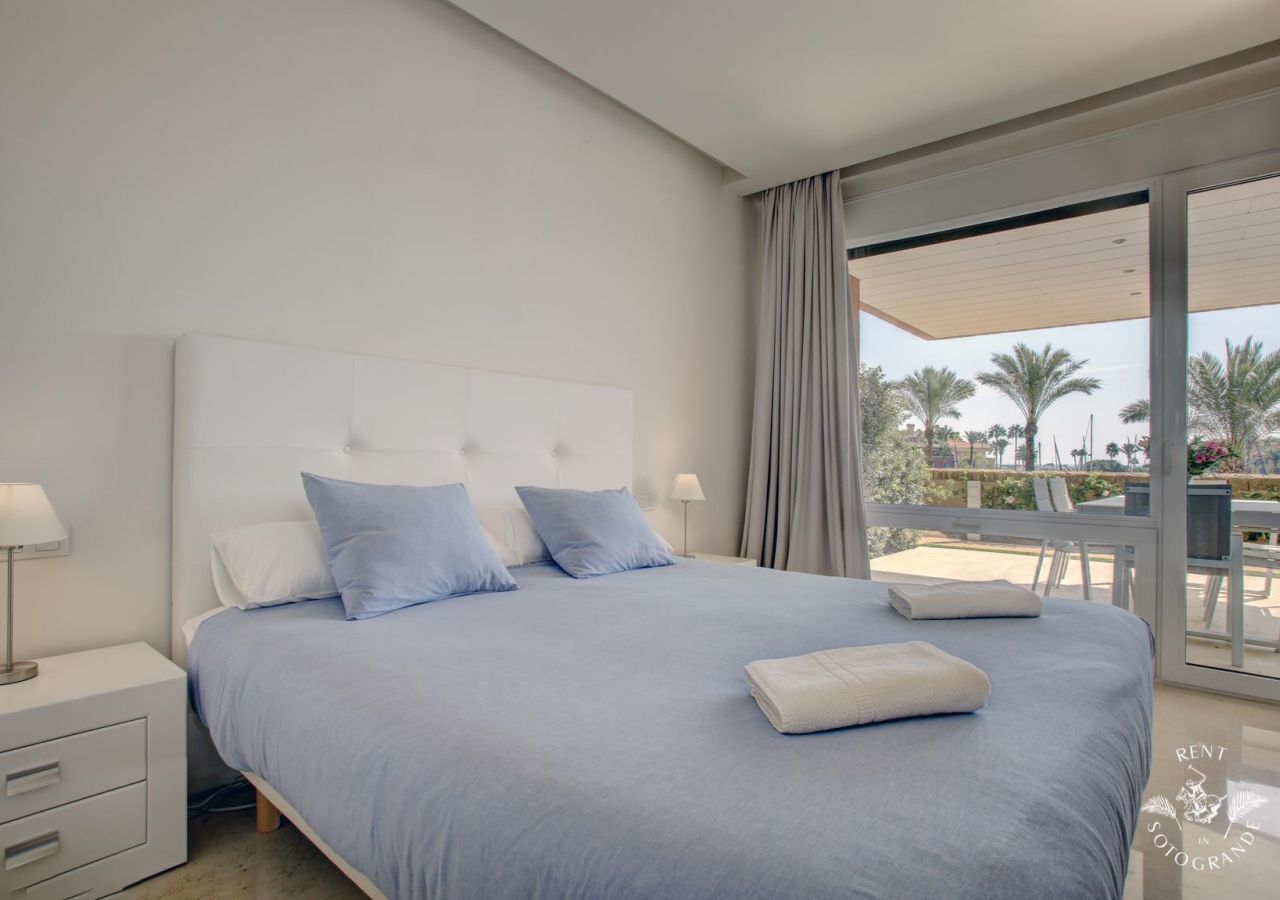 Sotogrande Holiday Rental Apartment Ref: MAR11B