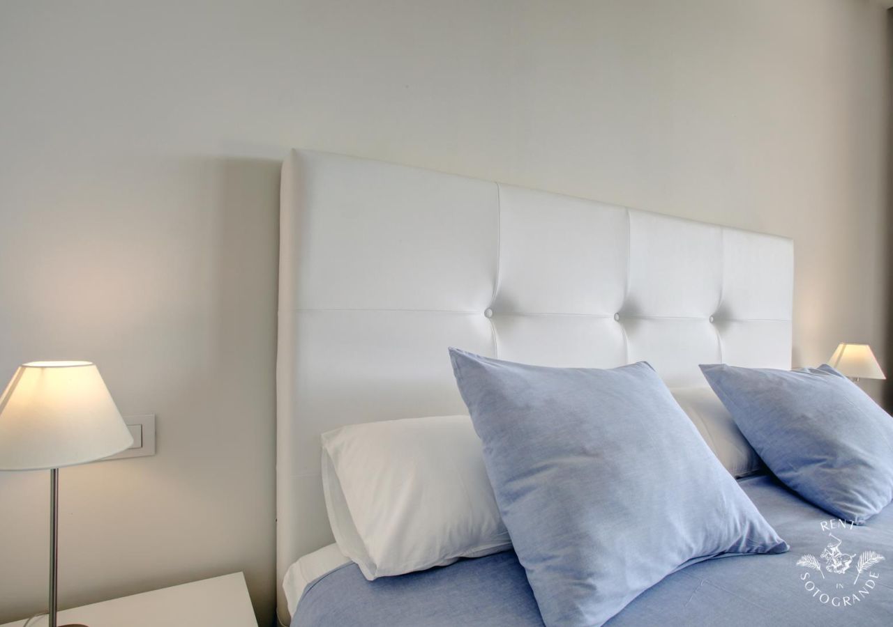 Sotogrande Holiday Rental Apartment Ref: MAR11B