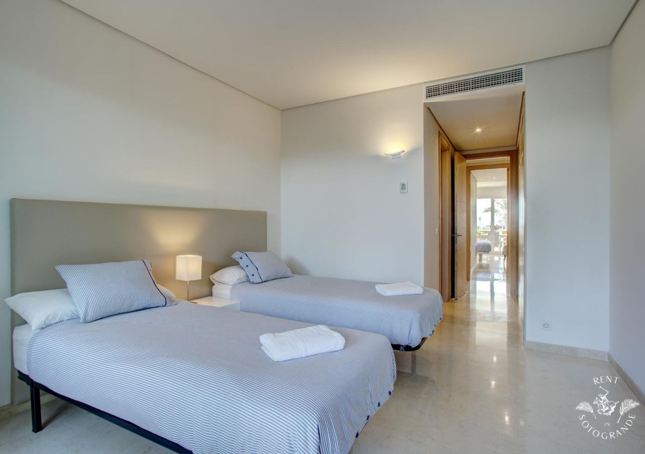 Sotogrande Holiday Rental Apartment Ref: MAR11B