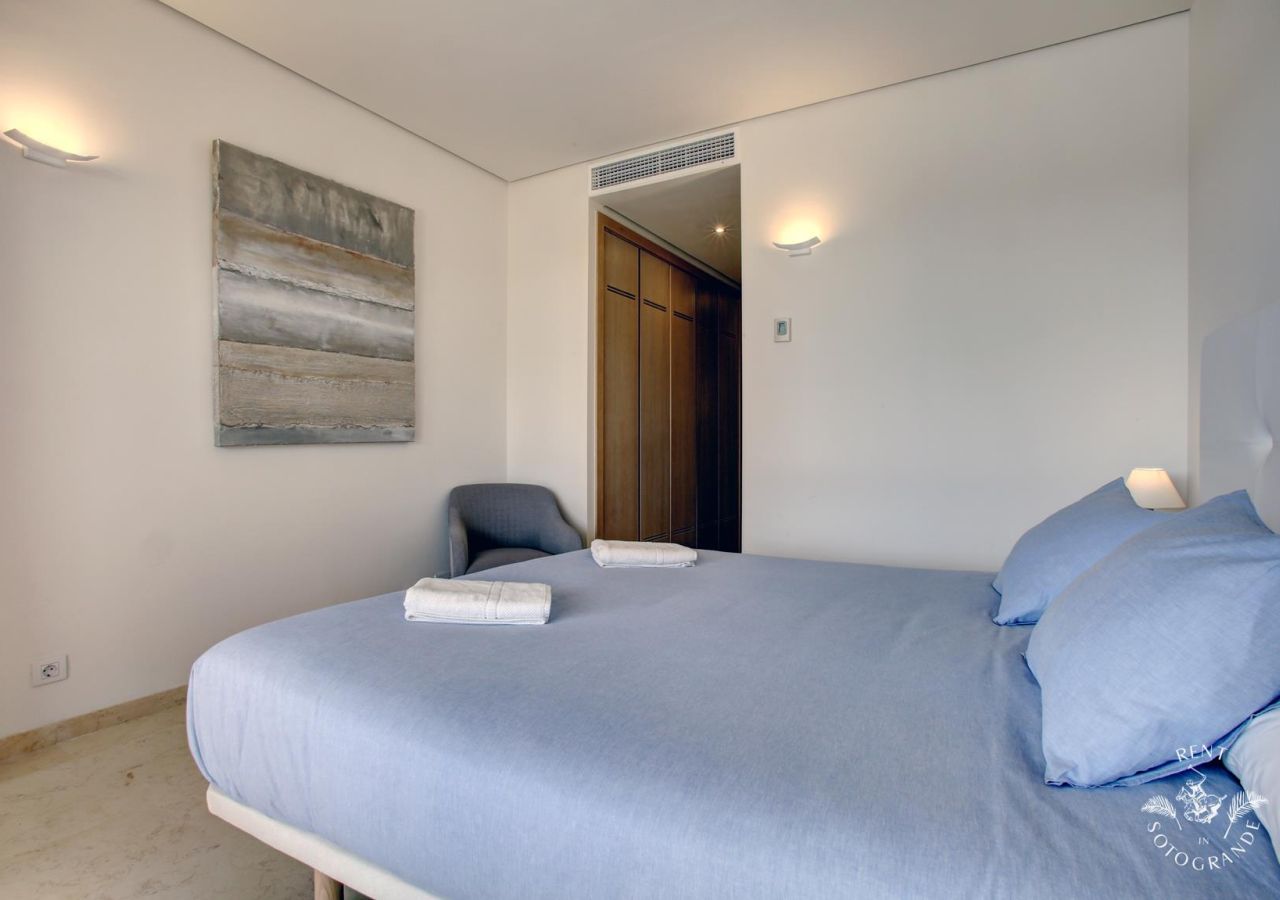 Sotogrande Holiday Rental Apartment Ref: MAR11B