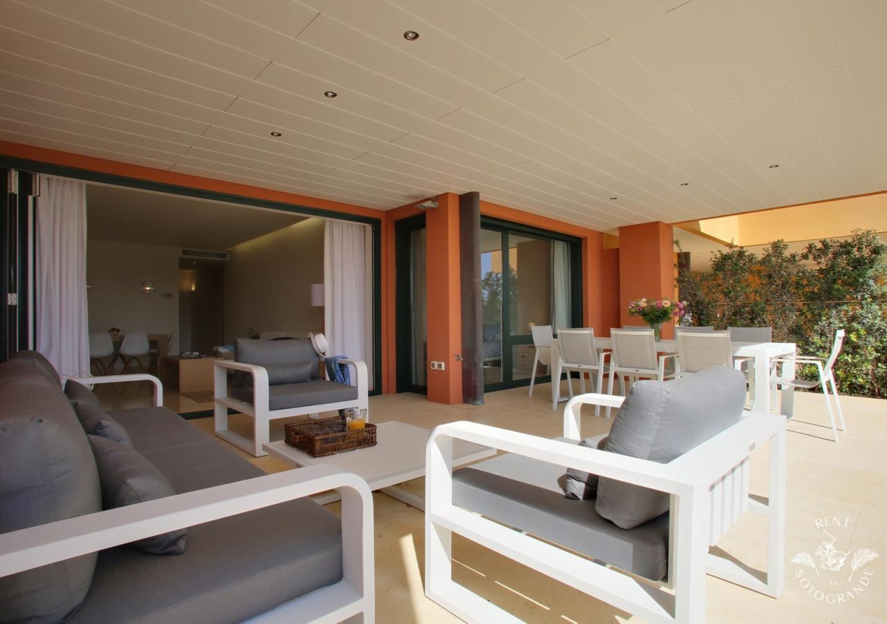 Sotogrande Holiday Rental Apartment Ref: MAR11B
