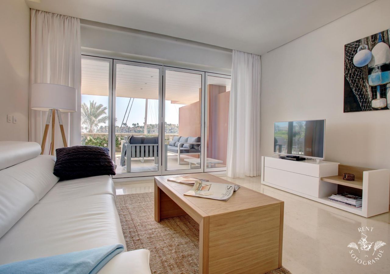 Sotogrande Holiday Rental Apartment Ref: MAR11B