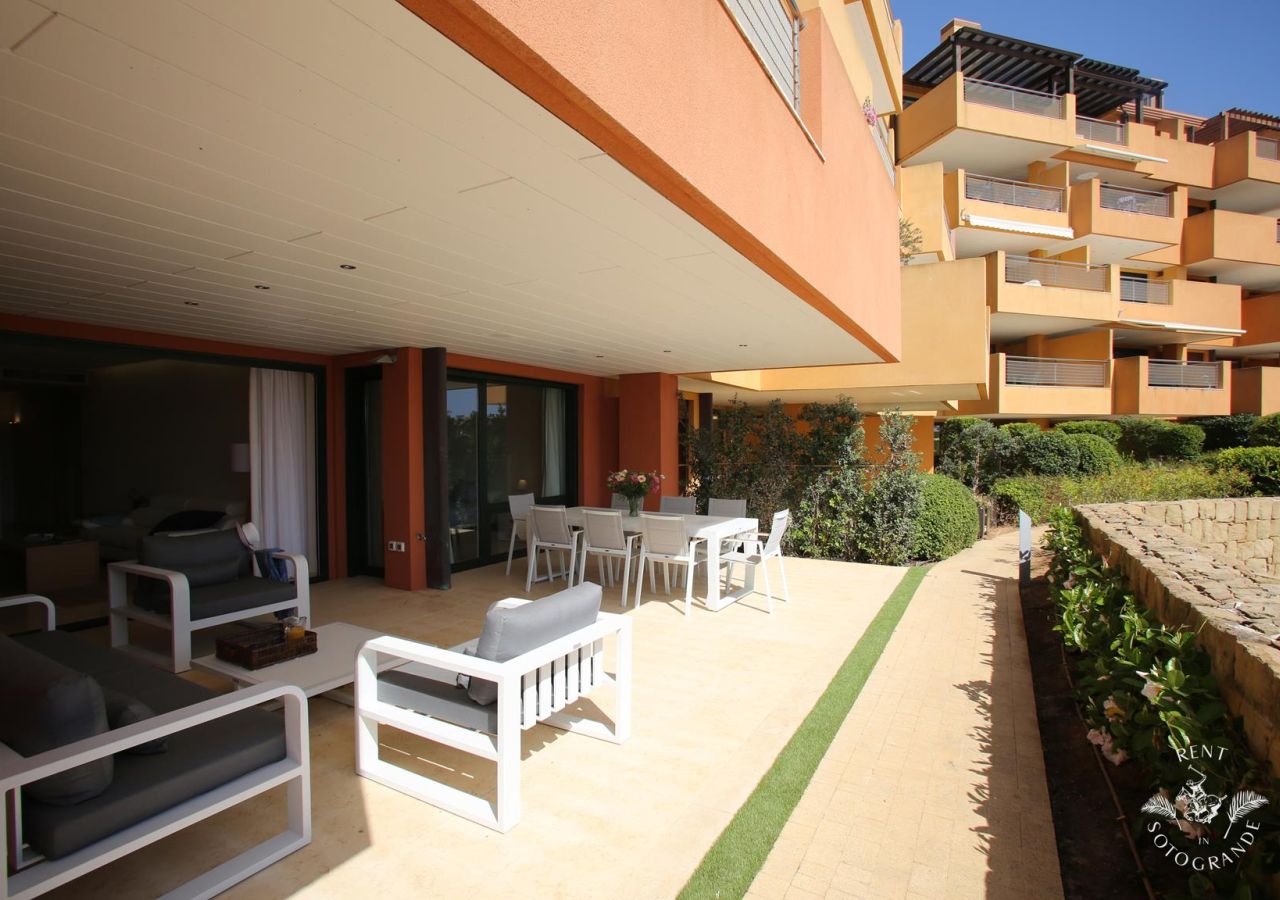 Sotogrande Holiday Rental Apartment Ref: MAR11B