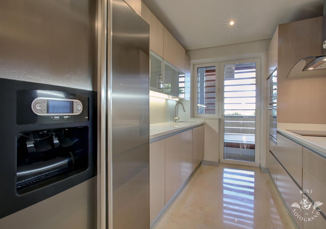Sotogrande Holiday Rental Apartment Ref: MAR11B