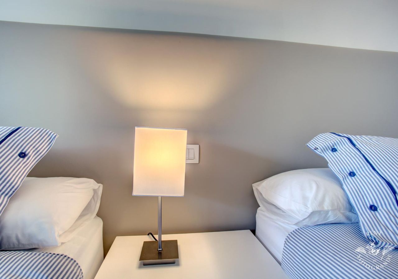 Sotogrande Holiday Rental Apartment Ref: MAR11B